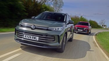 Volkswagen Tiguan and Hyundai Tucson - front cornering